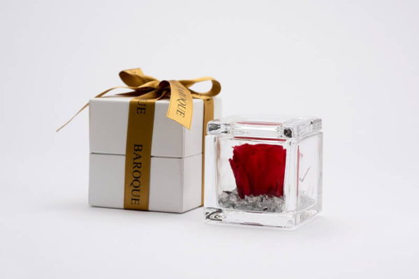 ガラスケース入りバラ