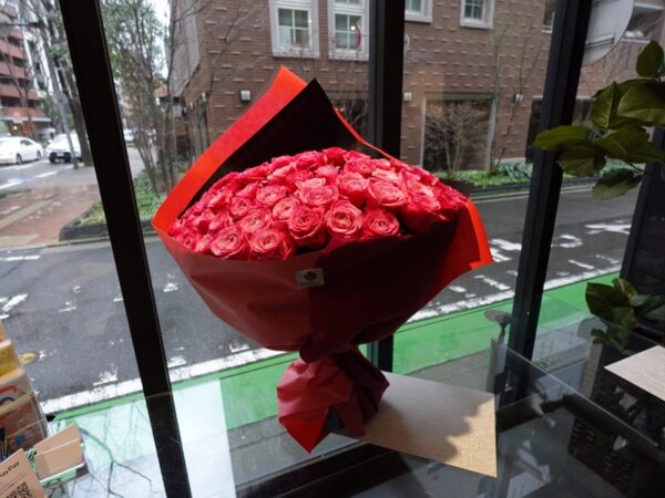 ピンクのバラ100本の花束